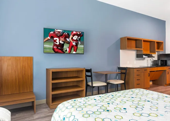 Hometowne Studios By Red Roof Tampa - Airport