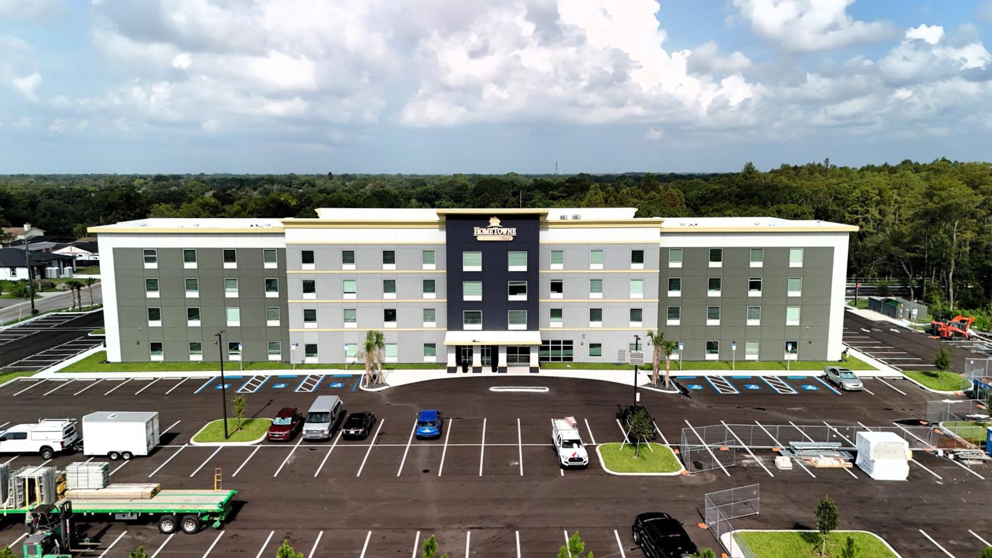 Hometowne By Red Roof - Airport * West Chase